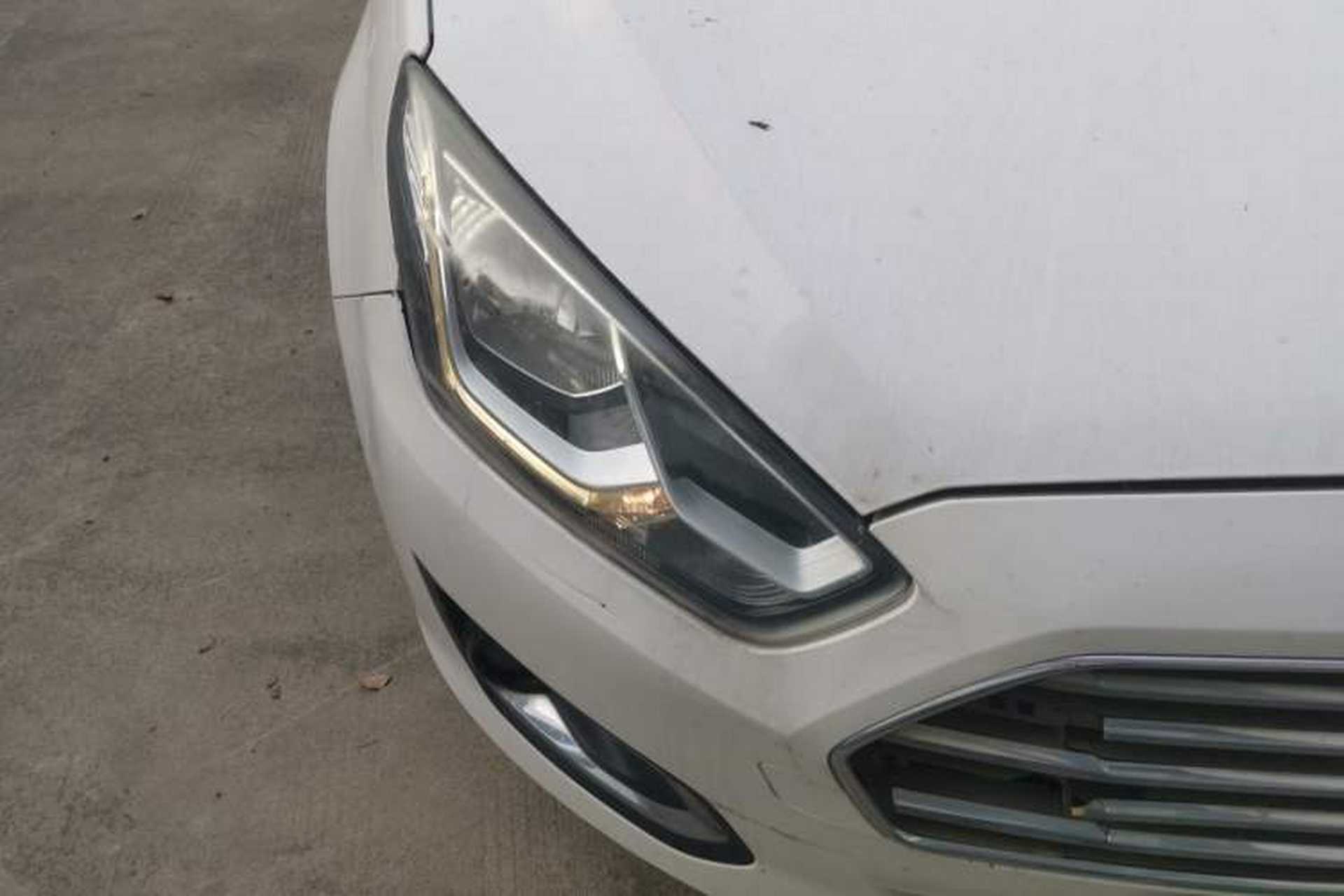 Used Ford Escort 2015 1.5L Manual Fashion Edition Right Front Headlight