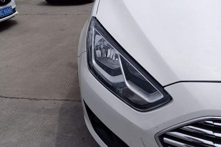 Used Ford Escort 2015 1.5L Automatic Comfort Edition Right Front Headlight