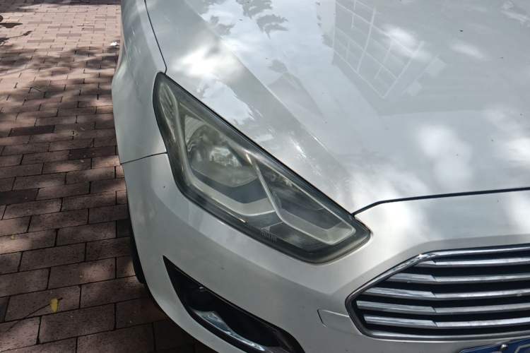 Used Ford Escort 2015 1.5L Automatic Fashion Model Right Front Headlight