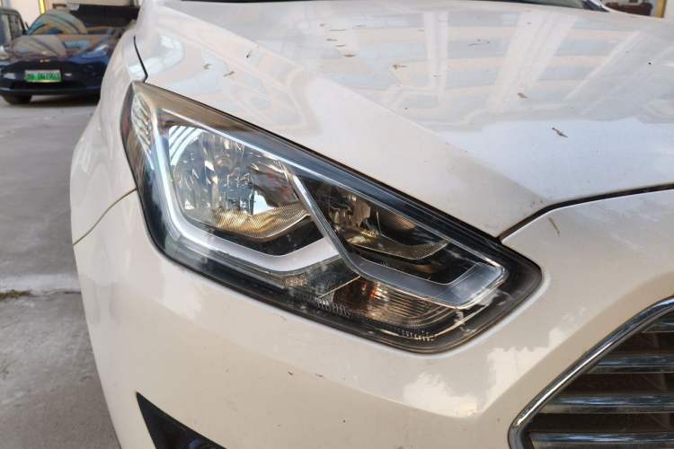 Used Ford Escort 2015 1.5L Manual Comfort Model Right Front Headlight