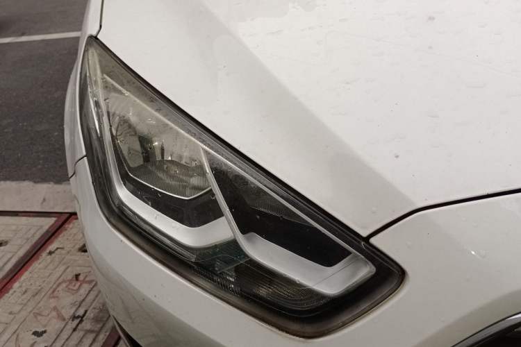 Used Ford Escort 2015 1.5L Manual Fashion Edition Right Front Headlight