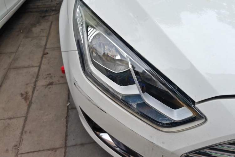 Used Ford Escort 2015 1.5L Automatic Fashion Model Right Front Headlight
