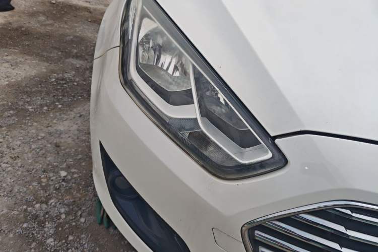 Used Ford Escort 2015 1.5L Manual Comfort Model Right Front Headlight