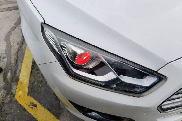 Used Ford Escort 2015 1.5L Manual Fashion Edition Right Front Headlight