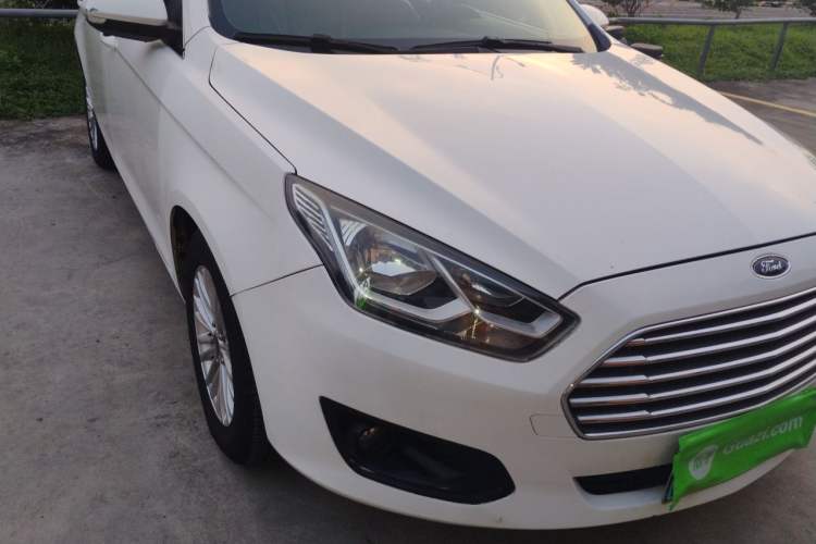 Used Ford Escort 2015 1.5L Automatic Comfort Edition Right Front Headlight