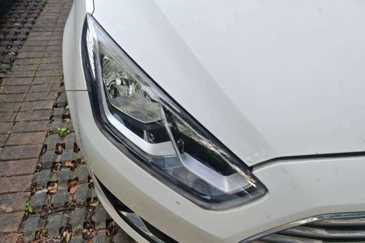 Used Ford Escort 2015 1.5L Automatic Fashion Model Right Front Headlight