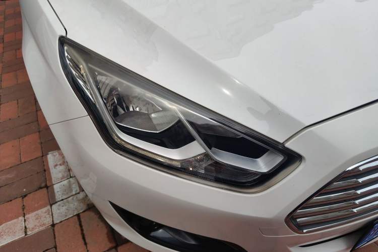 Used Ford Escort 2015 1.5L Manual Comfort Model Right Front Headlight