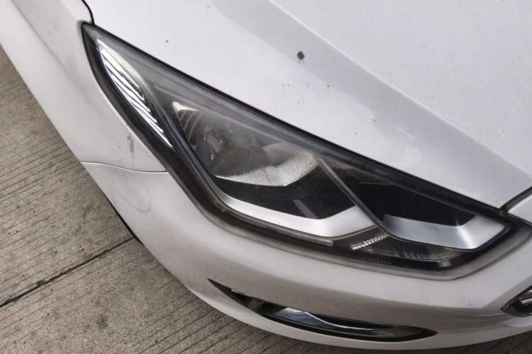 Used Ford Escort 2015 1.5L Automatic Comfort Edition Right Front Headlight