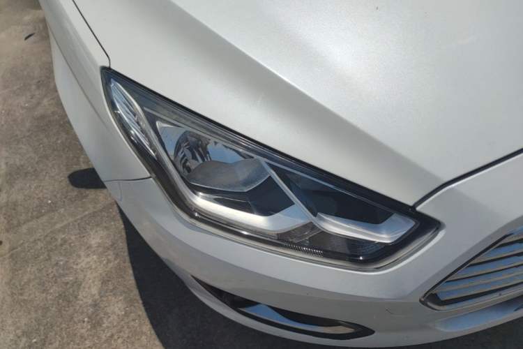 Used Ford Escort 2015 1.5L Automatic Fashion Model Right Front Headlight