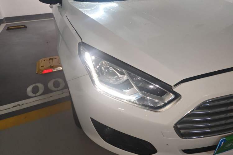 Used Ford Escort 2015 1.5L Manual Comfort Model Right Front Headlight