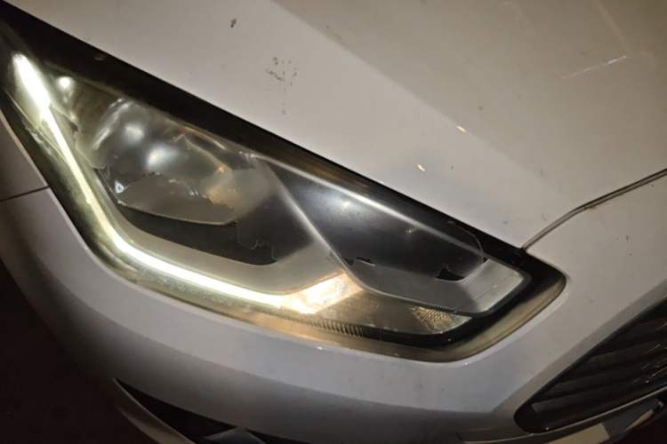 Used Ford Escort 2015 1.5L Automatic Fashion Model Right Front Headlight