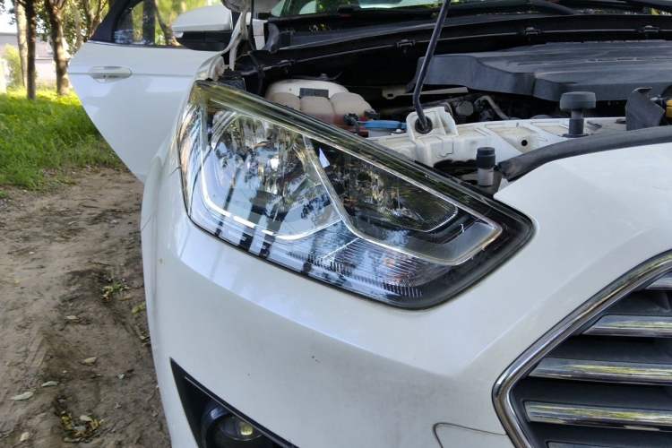 Used Ford Escort 2015 1.5L Automatic Fashion Model Right Front Headlight