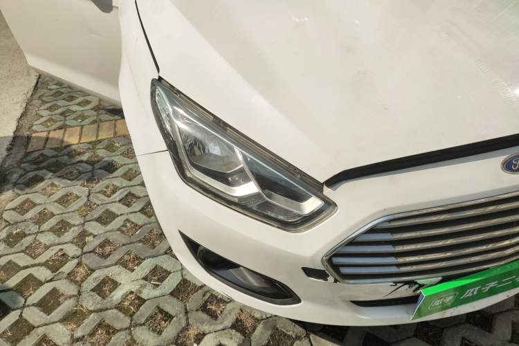 Used Ford Escort 2015 1.5L Automatic Comfort Edition Right Front Headlight