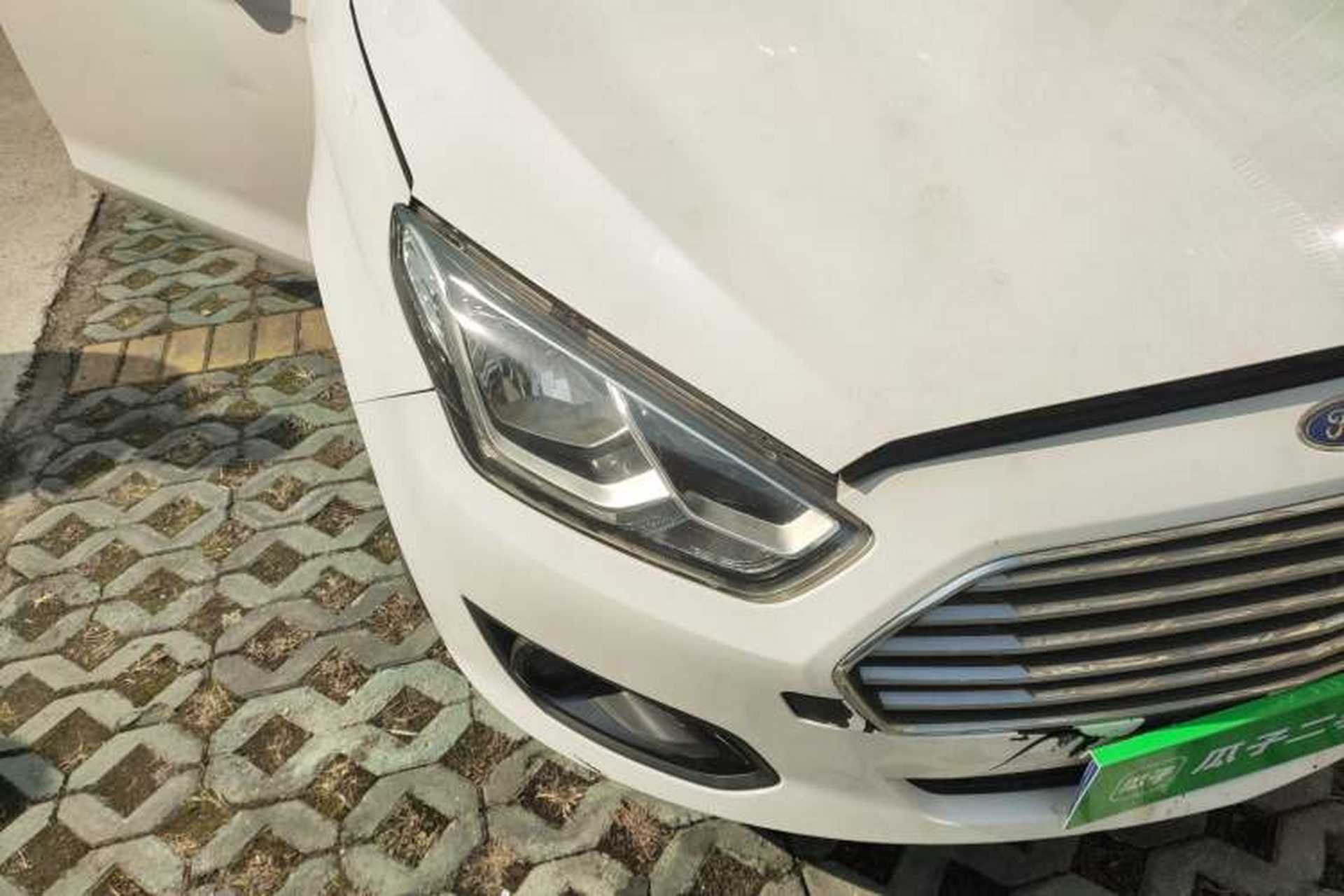 Used Ford Escort 2015 1.5L Automatic Comfort Edition Right Front Headlight