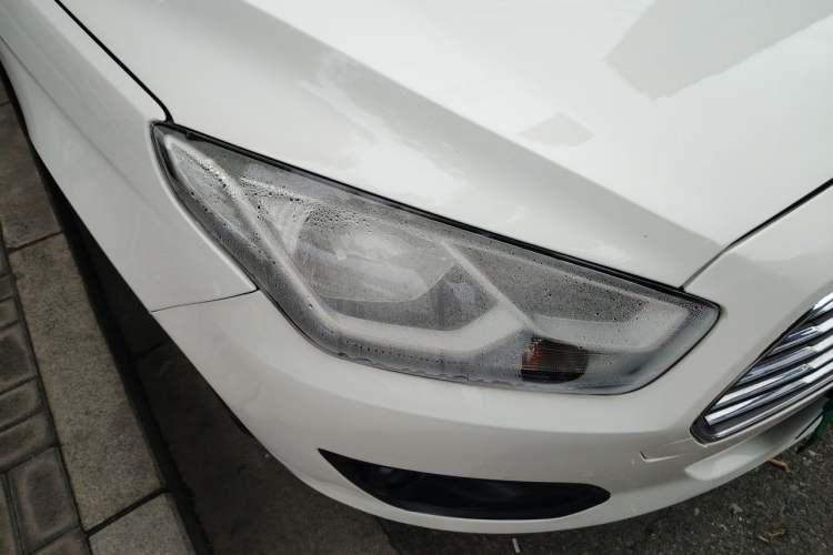 Used Ford Escort 2015 1.5L Automatic Comfort Edition Right Front Headlight