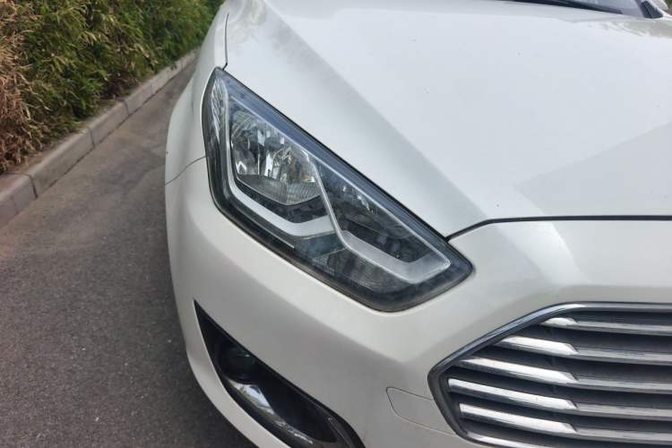 Used Ford Escort 2015 1.5L Manual Fashion Edition Right Front Headlight