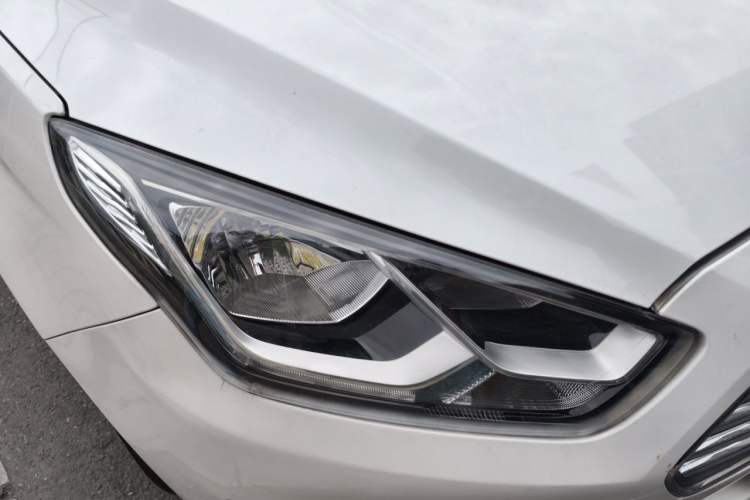 Used Ford Escort 2015 1.5L Manual Fashion Edition Right Front Headlight