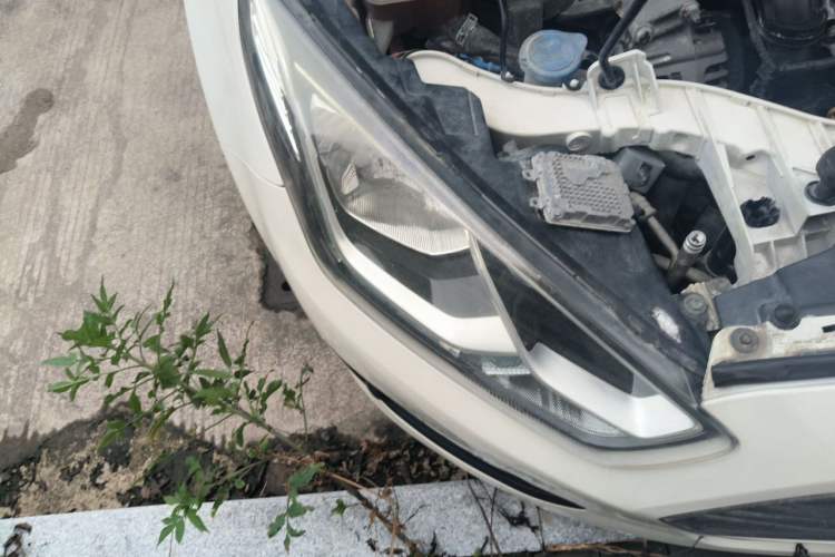 Used Ford Escort 2015 1.5L Automatic Comfort Edition Right Front Headlight