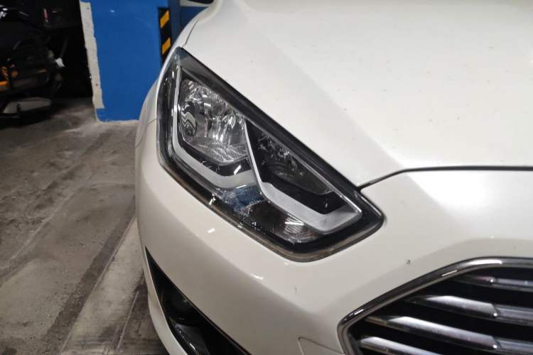 Used Ford Escort 2015 1.5L Automatic Fashion Model Right Front Headlight