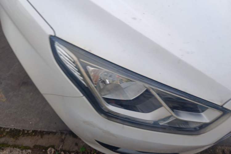 Used Ford Escort 2015 1.5L Automatic Fashion Model Right Front Headlight