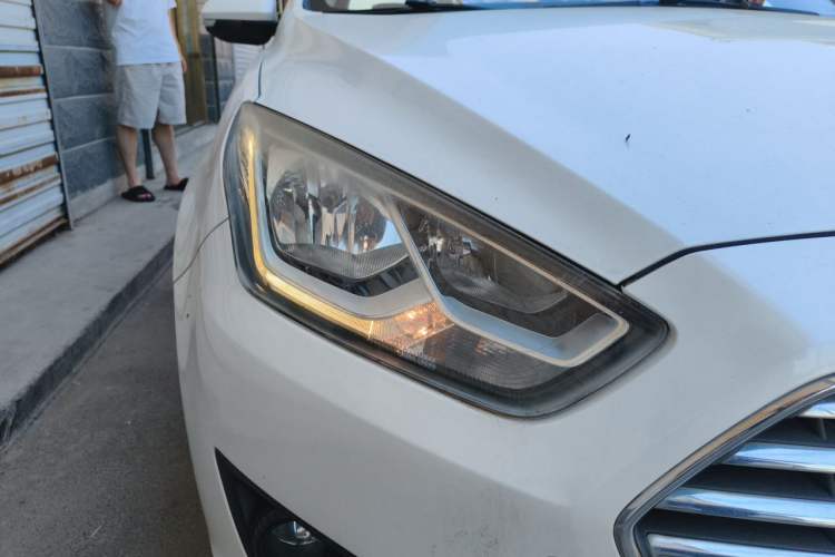 Used Ford Escort 2015 1.5L Automatic Comfort Edition Right Front Headlight