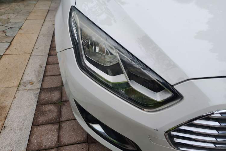 Used Ford Escort 2015 1.5L Automatic Fashion Model Right Front Headlight