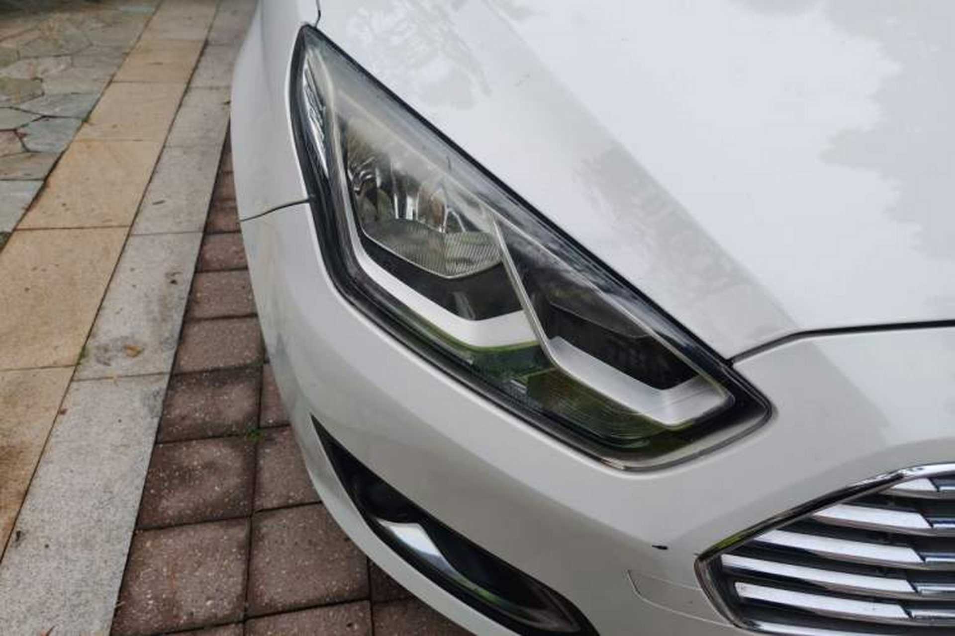 Used Ford Escort 2015 1.5L Automatic Fashion Model Right Front Headlight