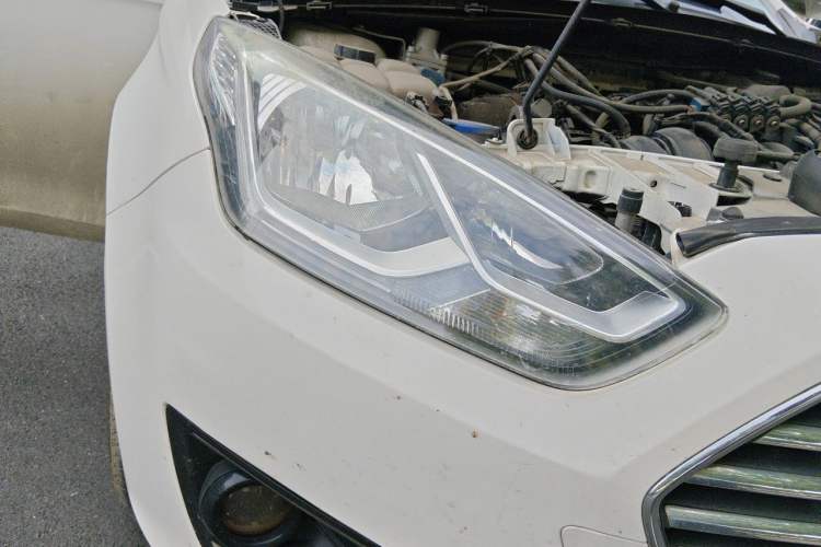 Used Ford Escort 2015 1.5L Manual Fashion Edition Right Front Headlight