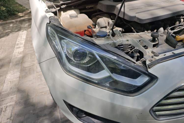Used Ford Escort 2015 1.5L Manual Comfort Model Right Front Headlight