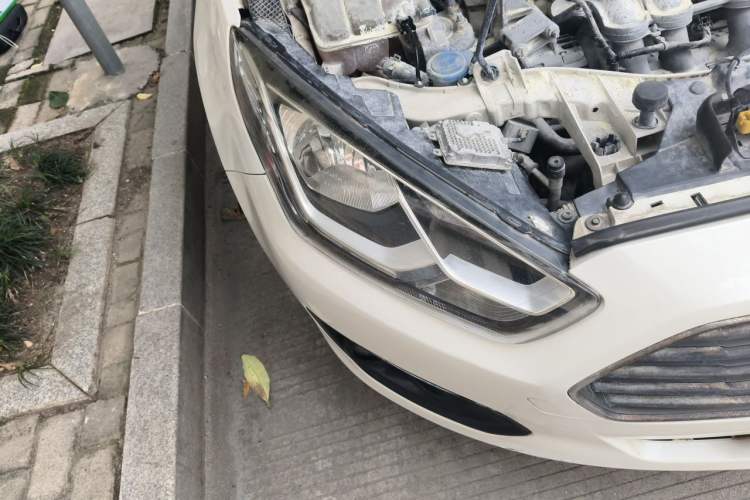 Used Ford Escort 2015 1.5L Automatic Comfort Edition Right Front Headlight