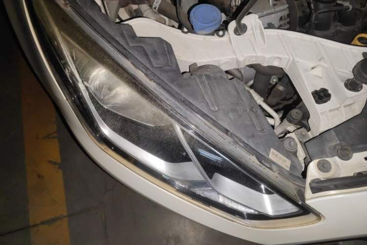 Used Ford Escort 2015 1.5L Manual Fashion Edition Right Front Headlight