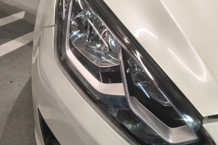Used Ford Escort 2015 1.5L Automatic Comfort Edition Right Front Headlight