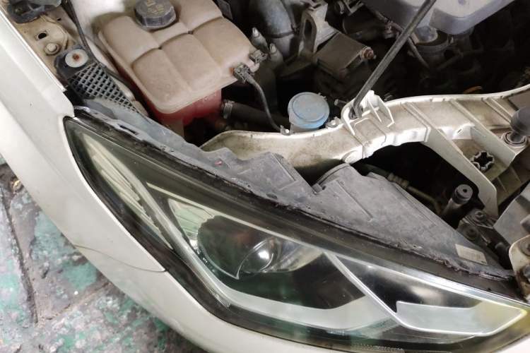 Used Ford Escort 2015 1.5L Automatic Fashion Model Right Front Headlight