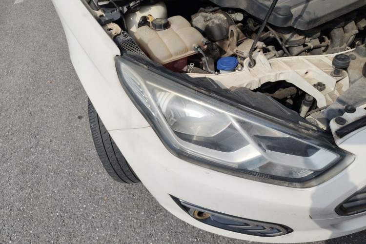 Used Ford Escort 2015 1.5L Automatic Fashion Model Right Front Headlight