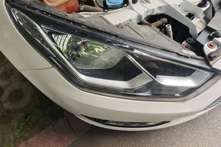 Used Ford Escort 2015 1.5L Automatic Fashion Model Right Front Headlight