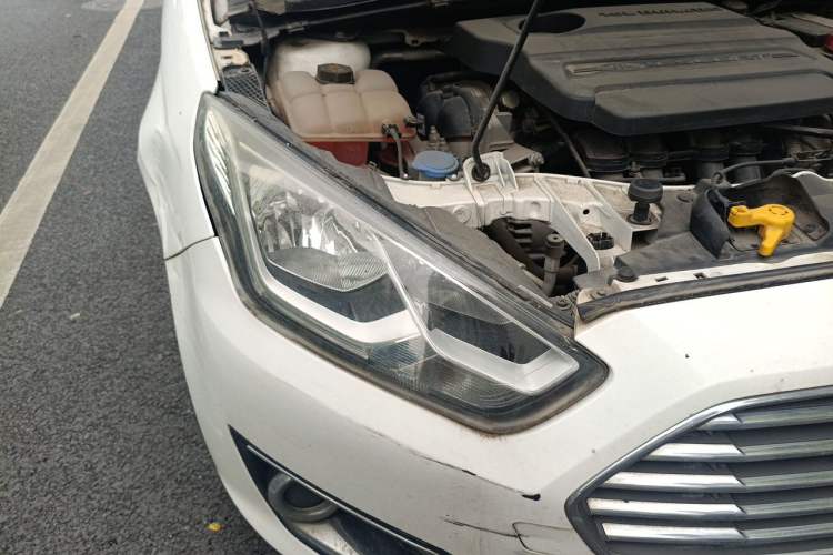 Used Ford Escort 2015 1.5L Manual Comfort Model Right Front Headlight