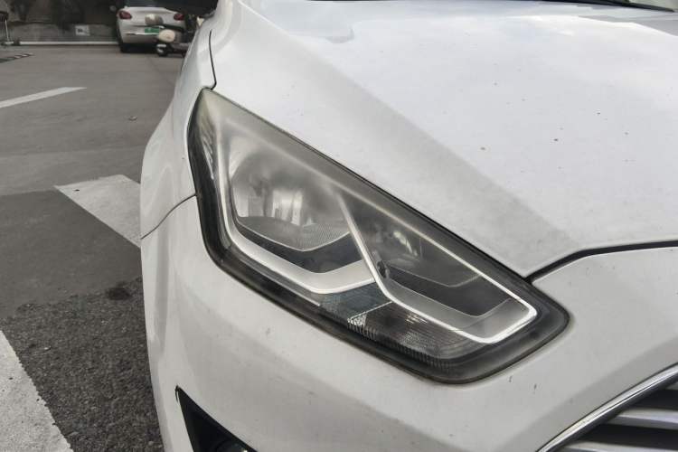Used Ford Escort 2015 1.5L Manual Comfort Model Right Front Headlight