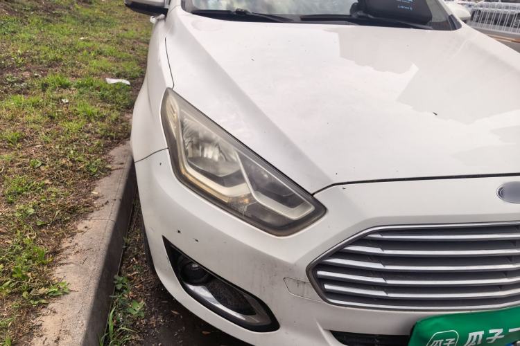 Used Ford Escort 2015 1.5L Automatic Fashion Model Right Front Headlight