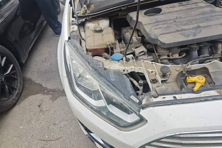 Used Ford Escort 2015 1.5L Manual Fashion Edition Right Front Headlight