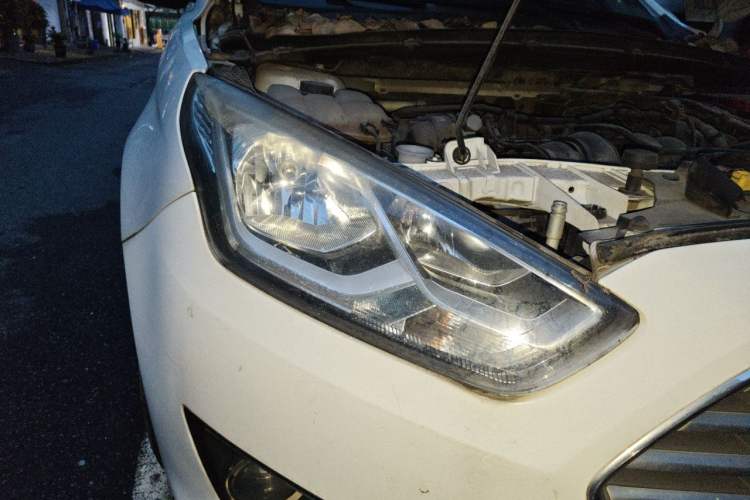 Used Ford Escort 2015 1.5L Manual Fashion Edition Right Front Headlight