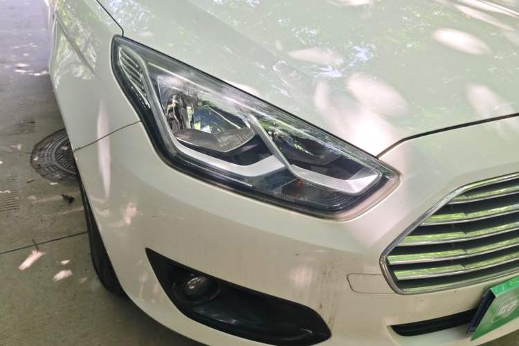 Used Ford Escort 2015 1.5L Automatic Comfort Edition Right Front Headlight