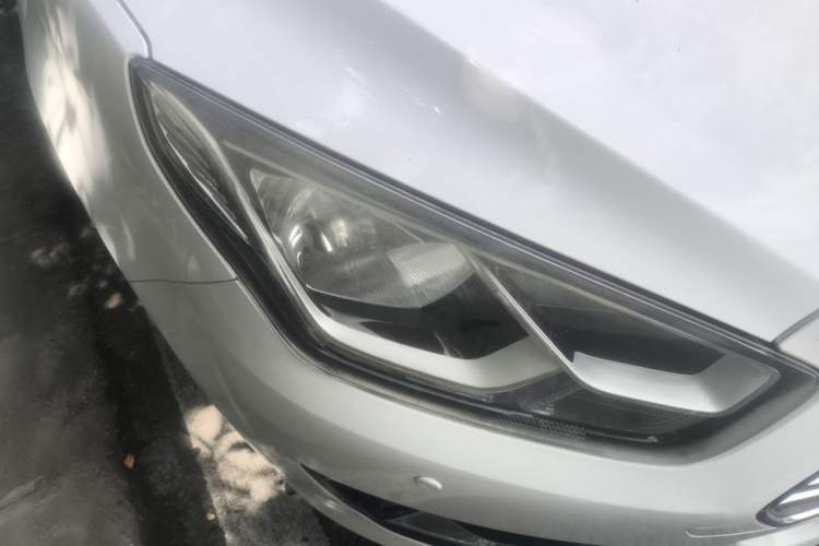 Used Ford Escort 2015 1.5L Automatic Fashion Model Right Front Headlight