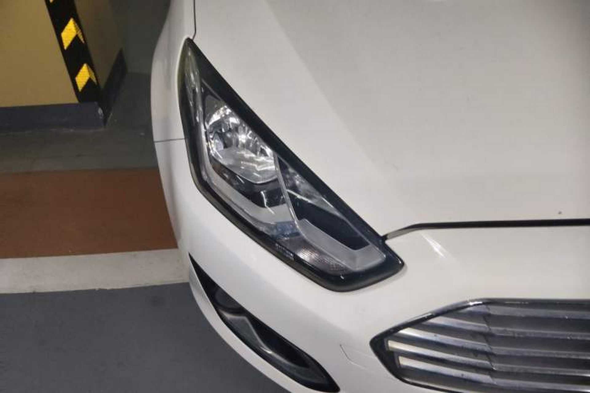 Used Ford Escort 2015 1.5L Automatic Fashion Model Right Front Headlight