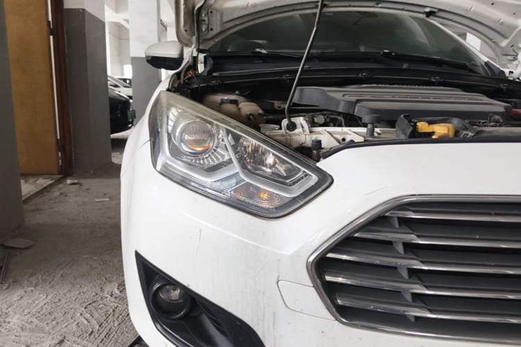 Used Ford Escort 2015 1.5L Automatic Comfort Edition Right Front Headlight