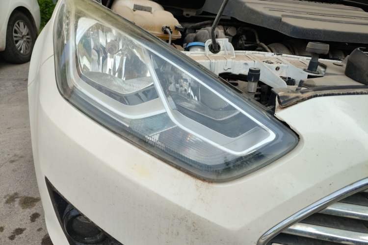 Used Ford Escort 2015 1.5L Manual Comfort Model Right Front Headlight