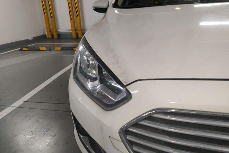Used Ford Escort 2015 1.5L Automatic Fashion Model Right Front Headlight