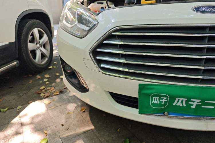 Used Ford Escort 2015 1.5L Automatic Comfort Edition Right Front Headlight
