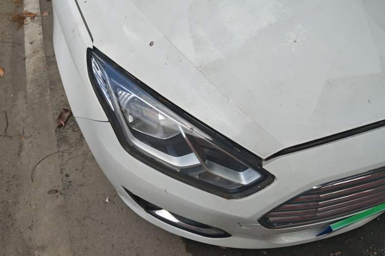 Used Ford Escort 2015 1.5L Automatic Fashion Model Right Front Headlight