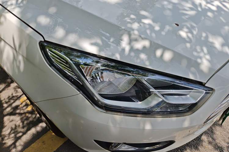 Used Ford Escort 2015 1.5L Manual Comfort Model Right Front Headlight