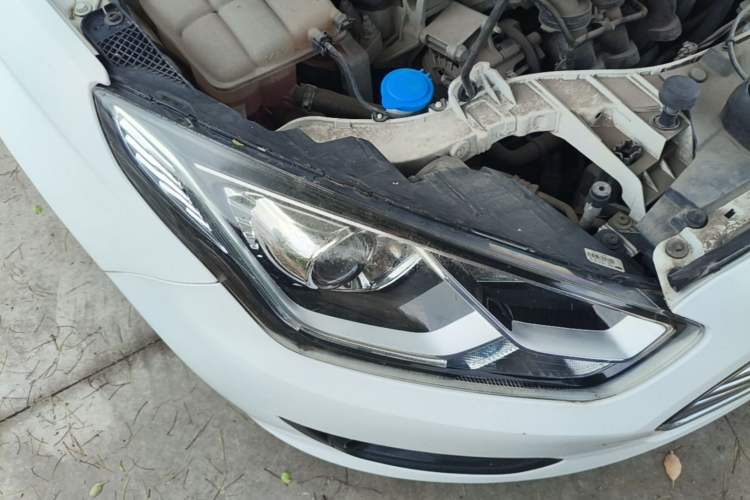 Used Ford Escort 2015 1.5L Automatic Comfort Edition Right Front Headlight